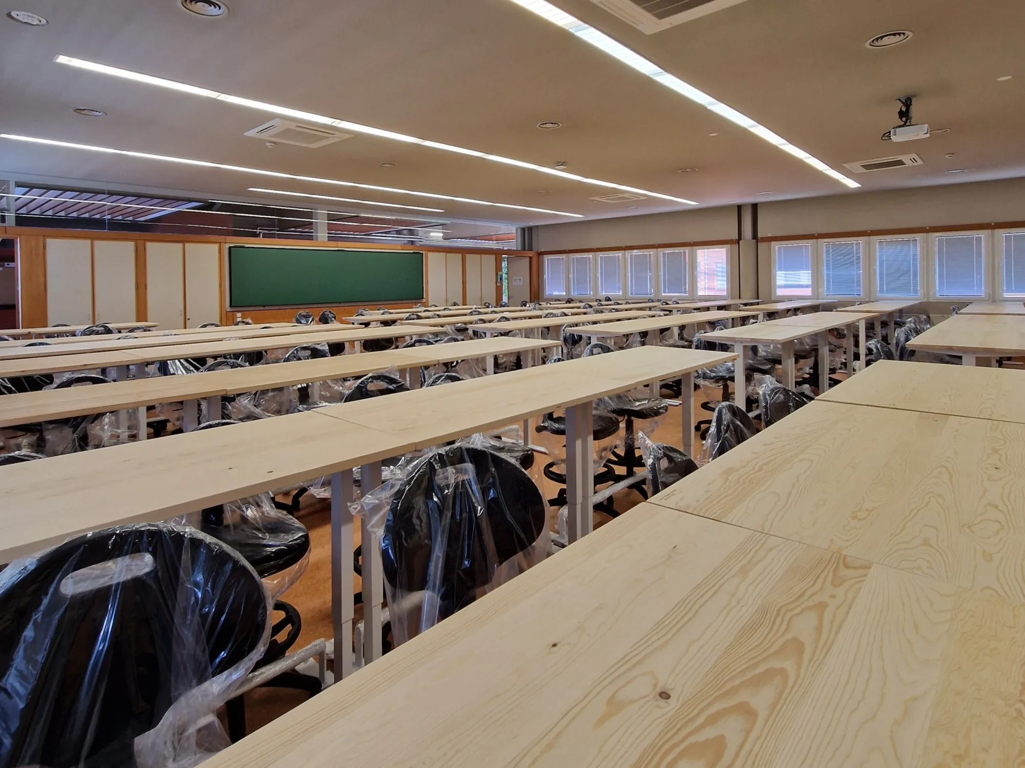 Escritorios elevables de madera maciza