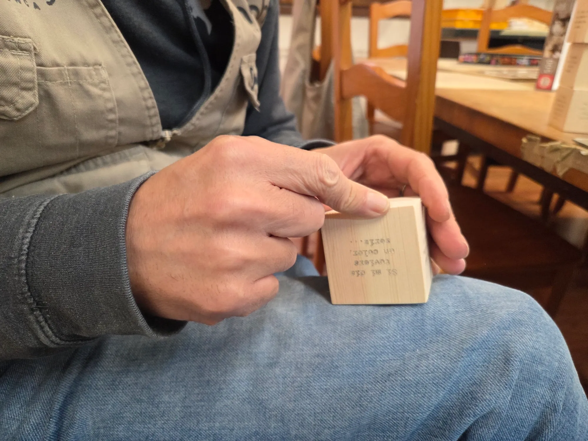 Tira y comparte; un juego que invita a la pausa para reconectar con lo importante