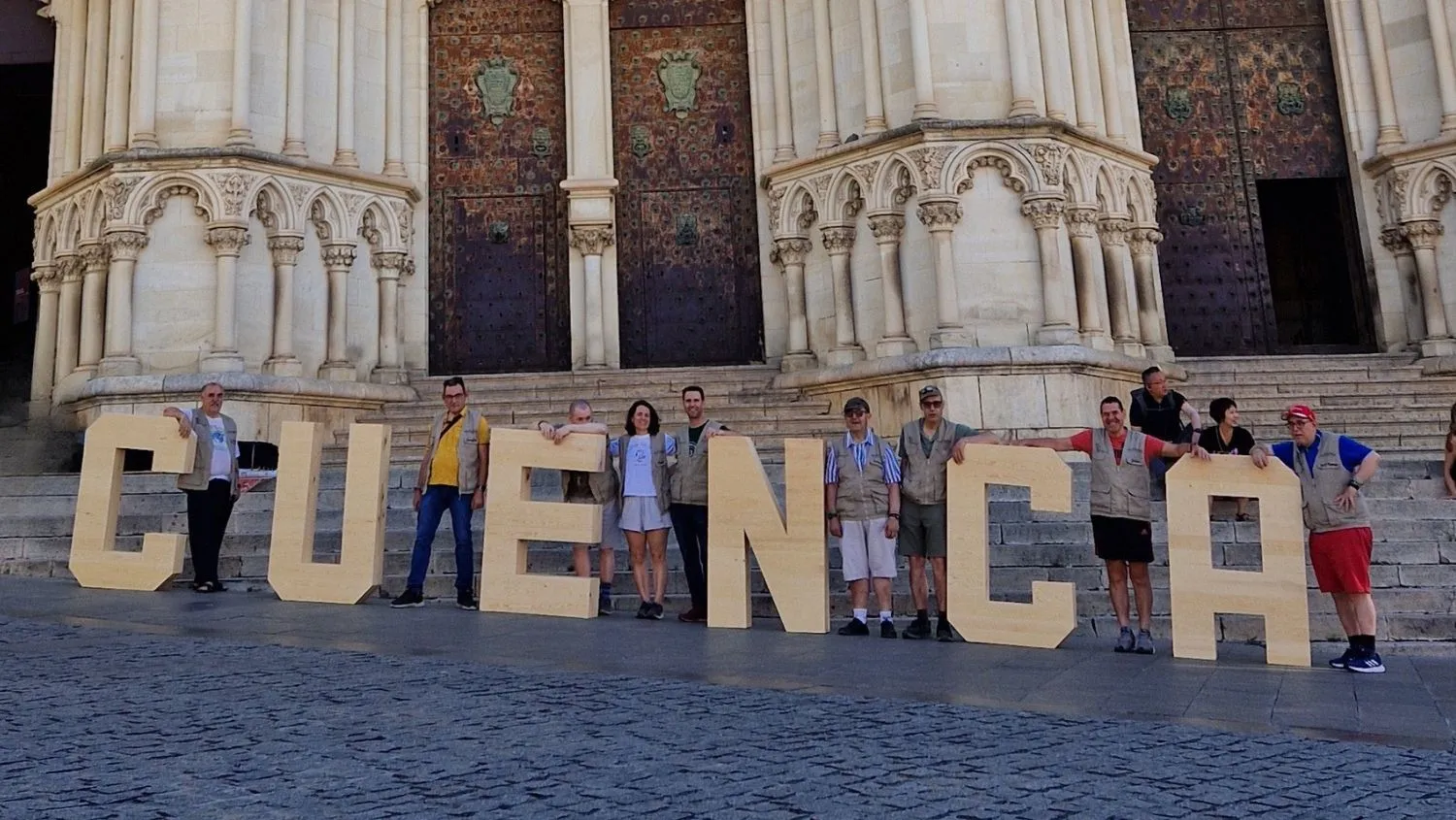 Letras gigantes "UFIL CUENCA"