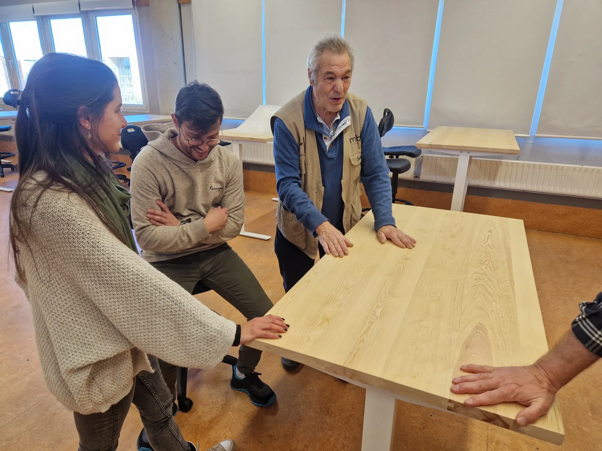 Escritorios elevables de madera maciza